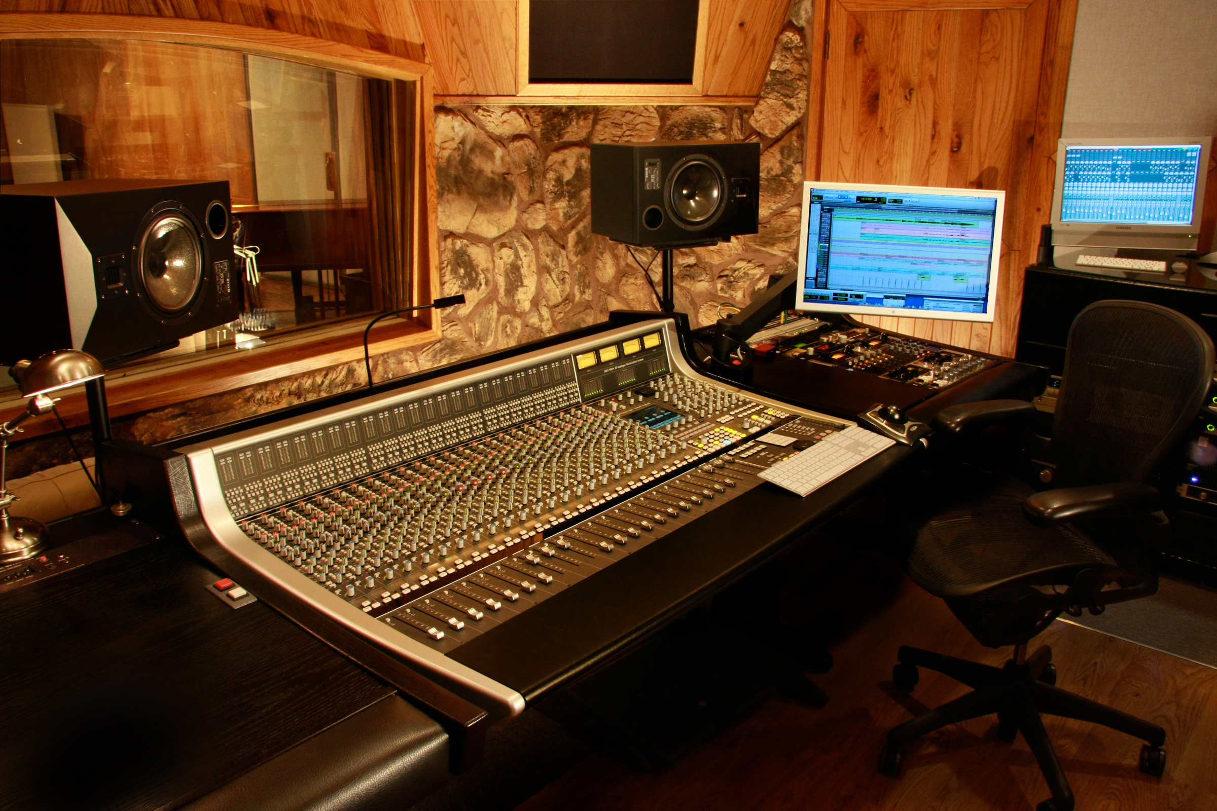 ssl-aws-900-se_jel-recording-studios_studio-a.jpg